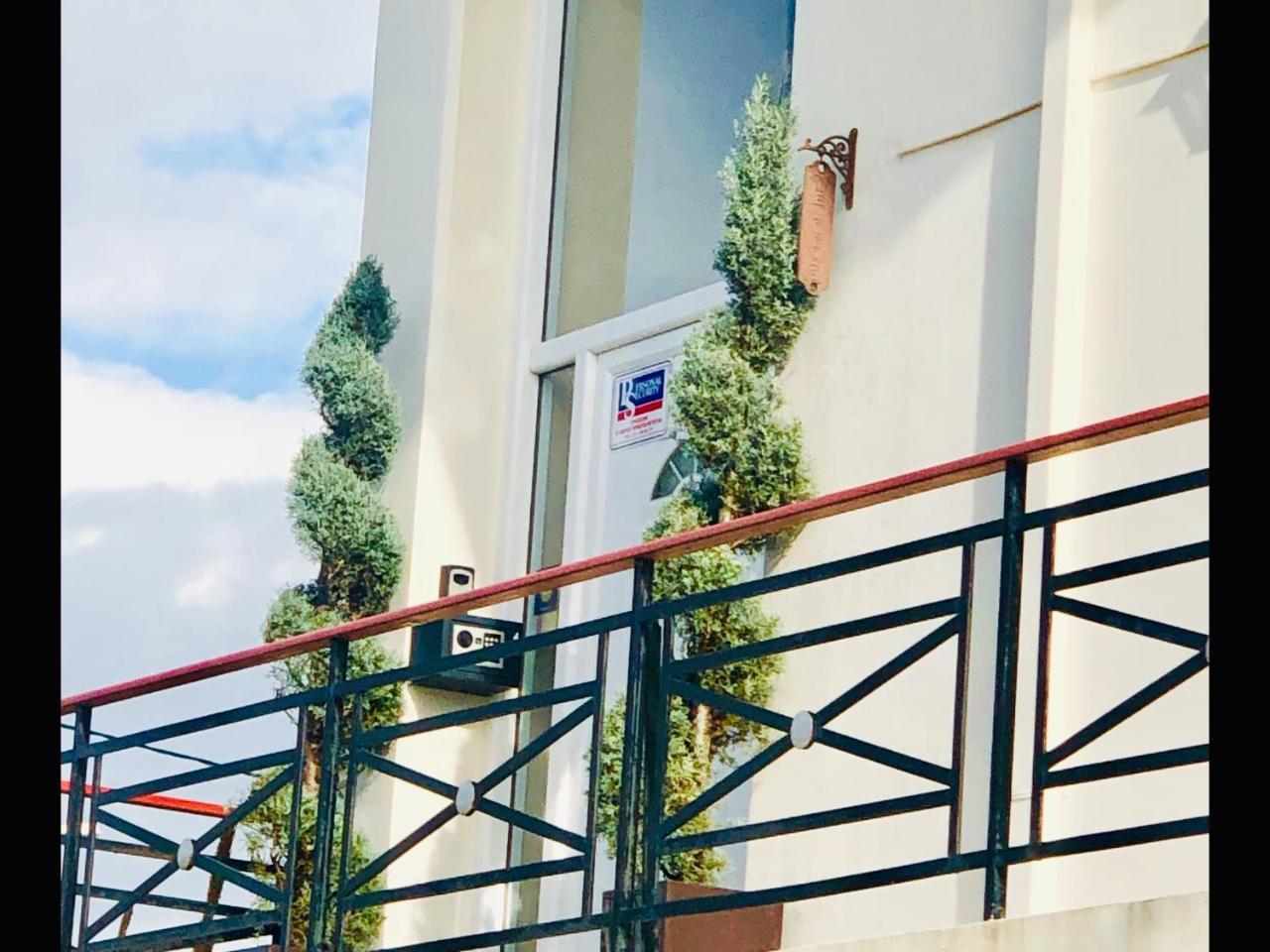Lovely Apartments D Patras Bagian luar foto